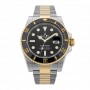 Rolex Submariner 116613LN se jedná o luxusní hodinky, které jsou známé svou voděodolností a stylovým designem.